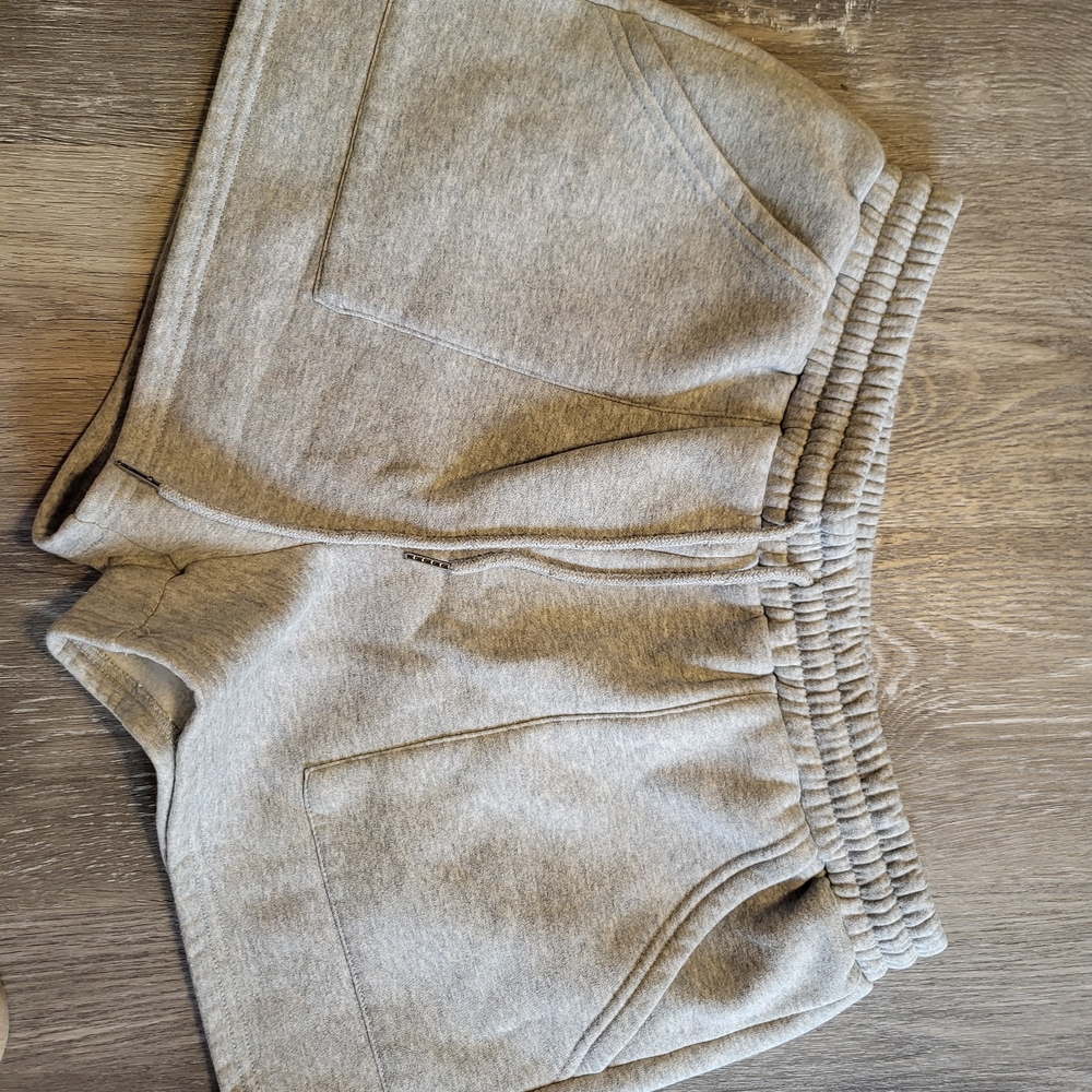 Women’s Athletic Fleece Shorts - Light Gray